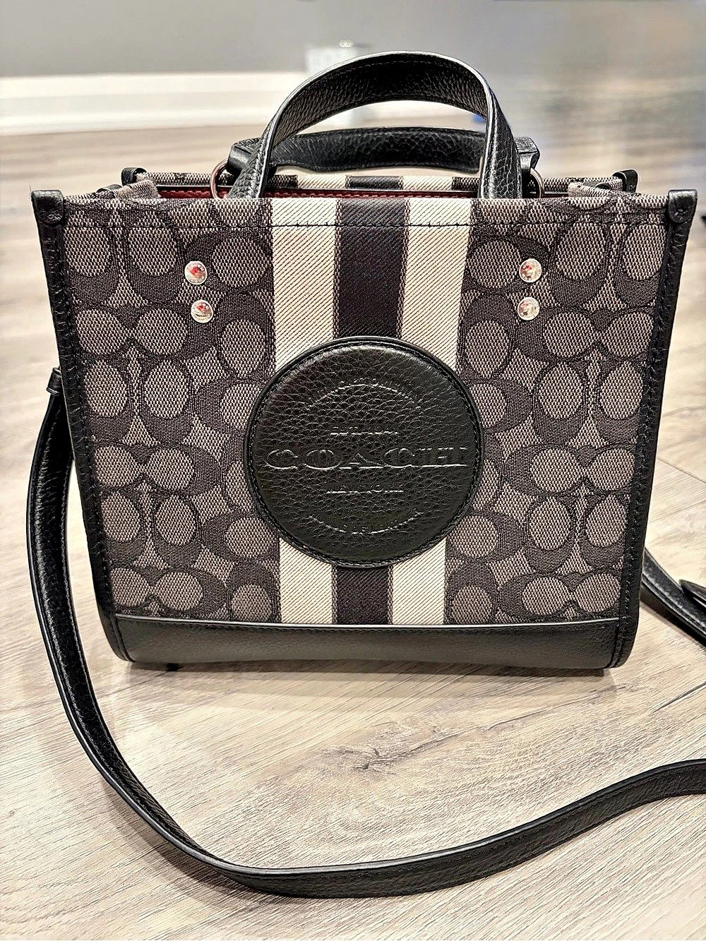 Coach mini Tote in Signature Canvas